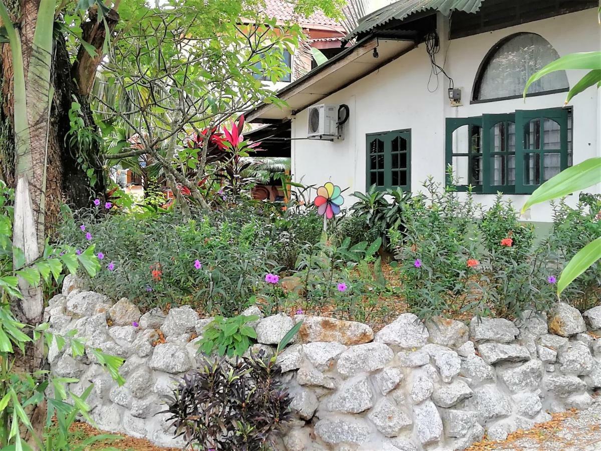 Sabandy House B&B Padang Mat Sirat Ngoại thất bức ảnh